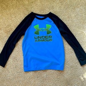 Boys size 6 under Armour long sleeve shirt